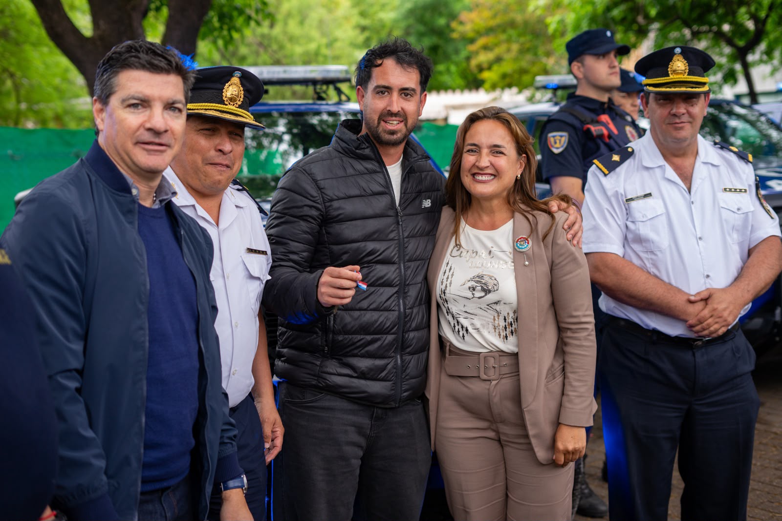 Entrega de móvil a Guardia Local