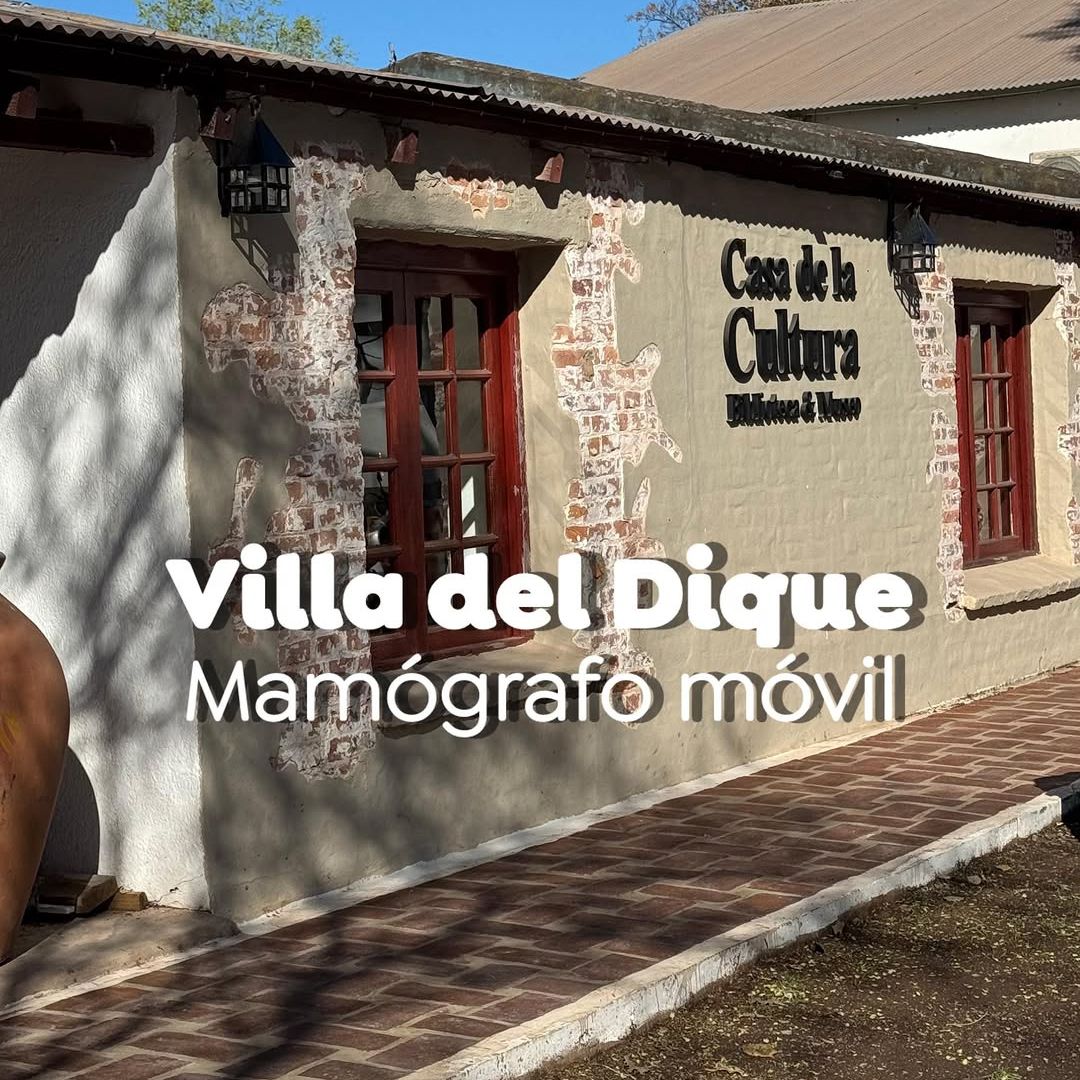 Mamografo movil estacionado en la plaza principal de Villa del Dique